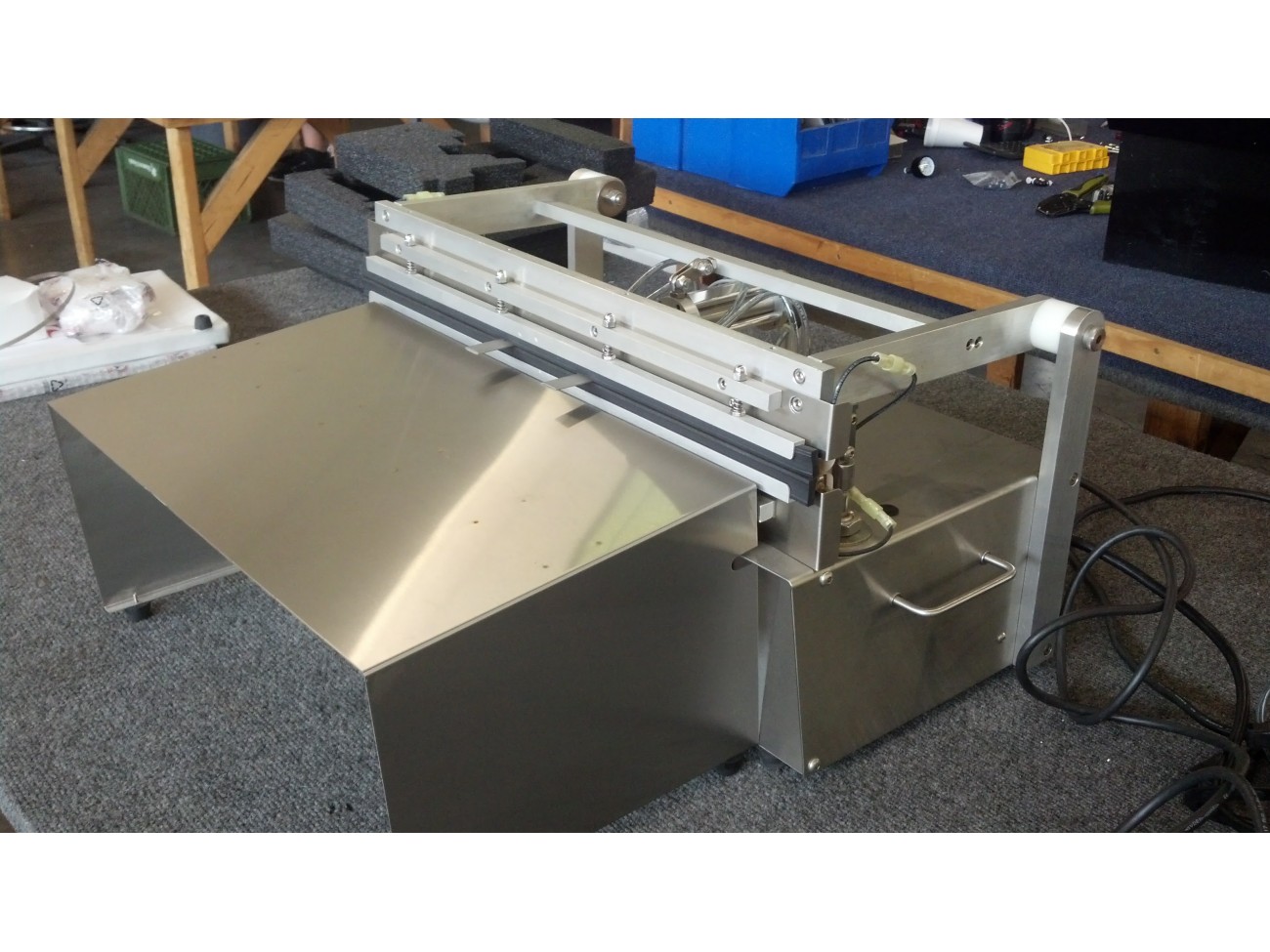 https://www.gramatech.com/image/cache/catalog/workhorse/GVS%20Feeder%20Tray%202-1300x975.jpg